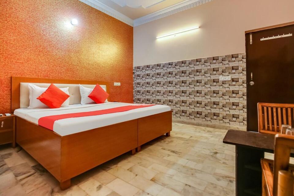 Hotel Aashirwad Чандигарх Экстерьер фото